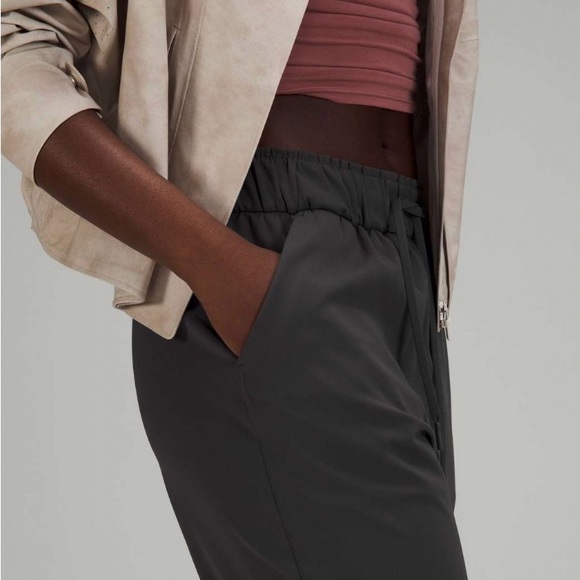 NWOT Lululemon Stretch Luxtreme High Rise Jogger - Picture 2 of 15